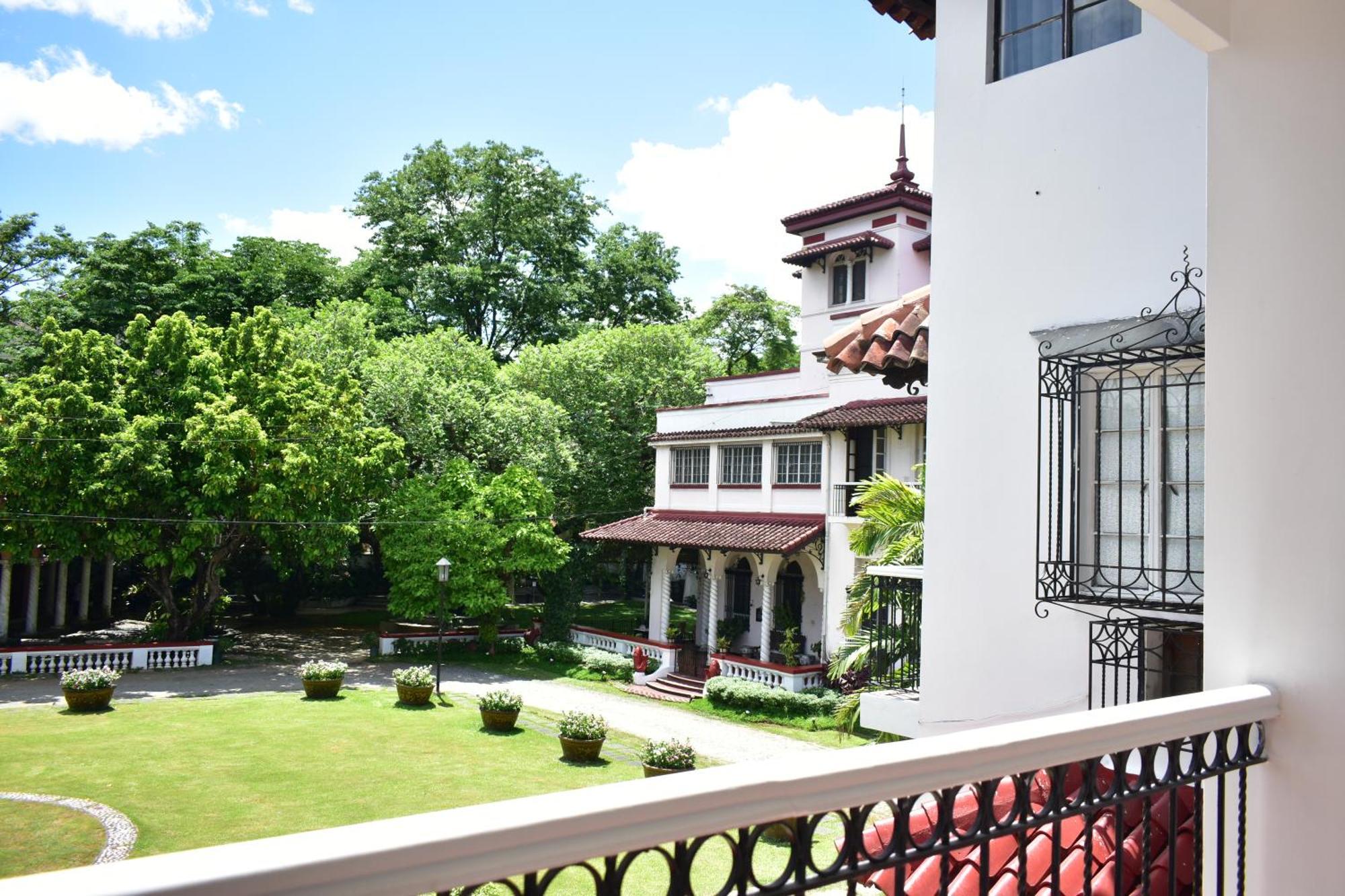 Hotel The Henry Miranila Quezon 3*